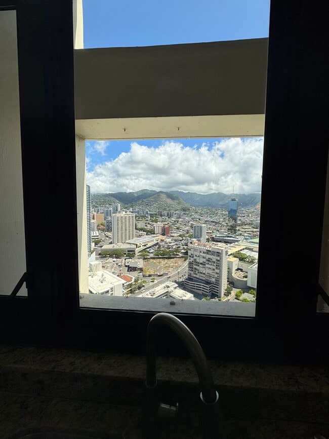 Building Photo - Luxury High-Rise Living with Panoramic Ocean Views at Yacht Harbor Towers