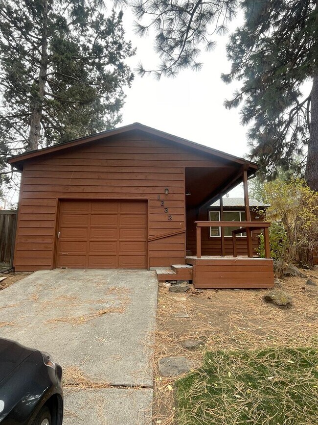 Building Photo - NW BEND Bungalow