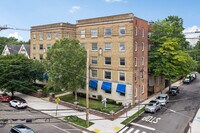 Building Photo - The Kensington at 516 Orange St!