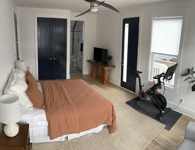Building Photo - Modern Downtown Nashville 4 Bed, 3.5 Bath Home with Designer Finishes and Fully Fenced Backyard