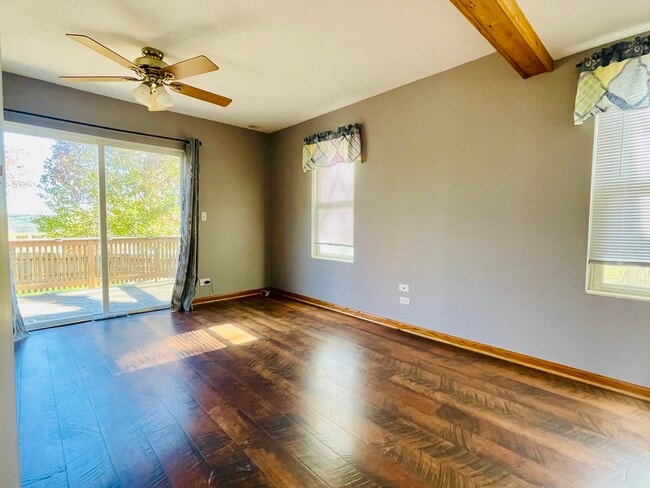 Building Photo - 37020 N Helen Dr