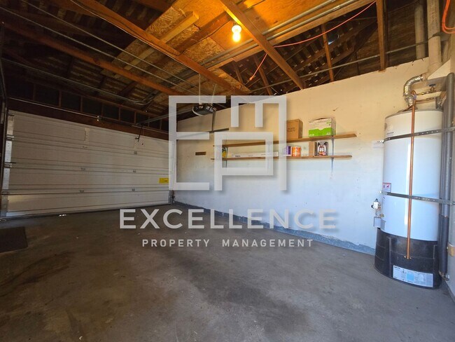 Building Photo - Fabulous 2/2 Duplex with Garage,Cat OK, Patio, Granite Counters and Fireplace