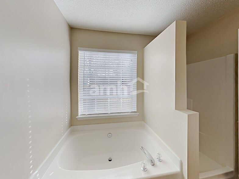 Building Photo - 2922 Cripple Creek Ct