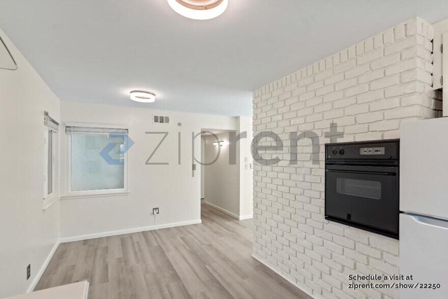 Building Photo - Unit