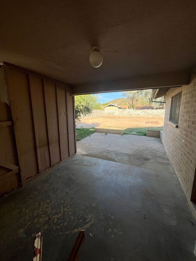 Building Photo - COMING SOON! 3 Bedroom/ 2 Bath with Conven...