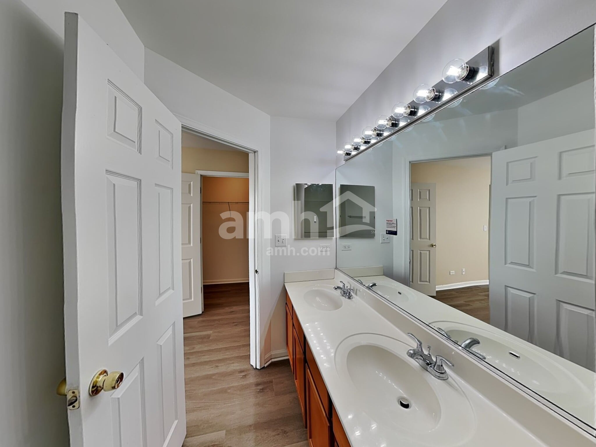 Building Photo - 509 Springbrook Trail N