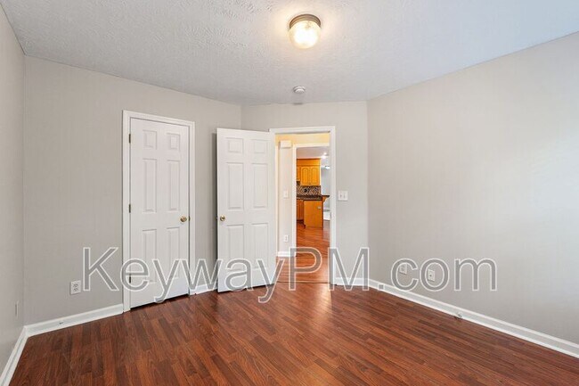 Building Photo - 845 Prairie Ln