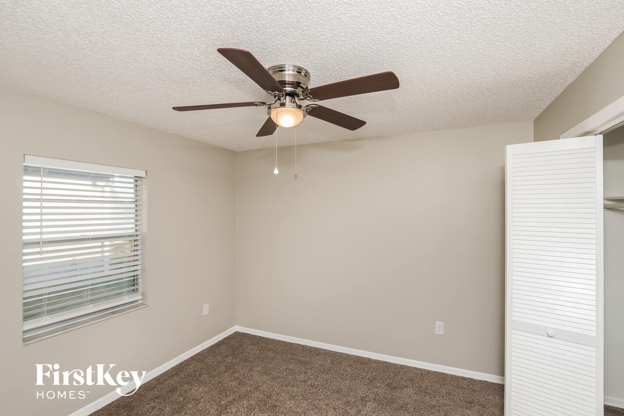 Building Photo - 2027 Beekman St NE