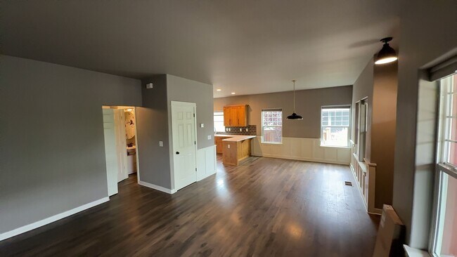 Building Photo - 2728 NE Black Oak Pl