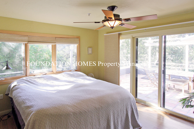 Building Photo - Boyle Park 4BD+/3.5BA, Close to town!  Gue...