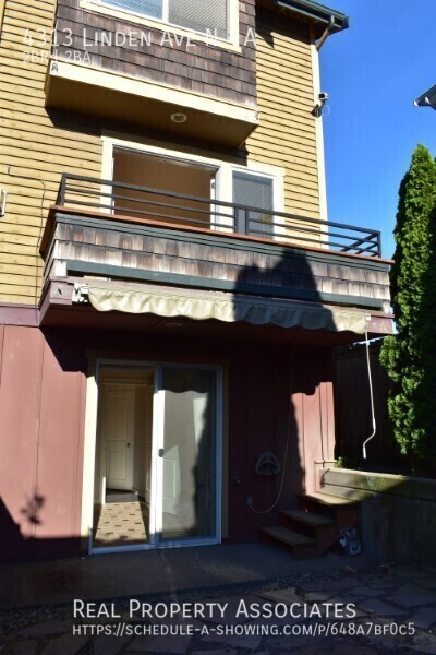 Building Photo - Fremont Townhome with Rooftop Deck and Bac...