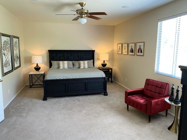 Building Photo - 4365 N Sunset Cliff Dr