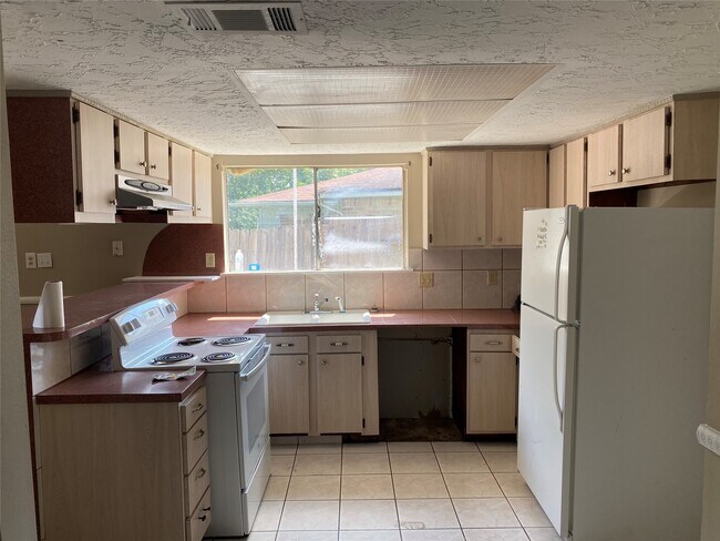 Building Photo - 9619 Camrose Ct
