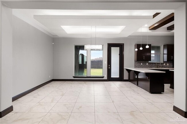 Building Photo - 11 Leandro St