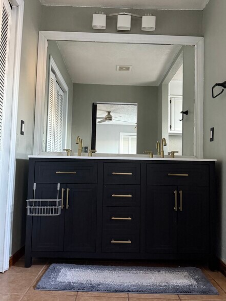 Building Photo - 6705 Bayberry Dr