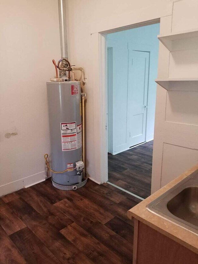 Building Photo - 1 bedroom 1 bath duplex