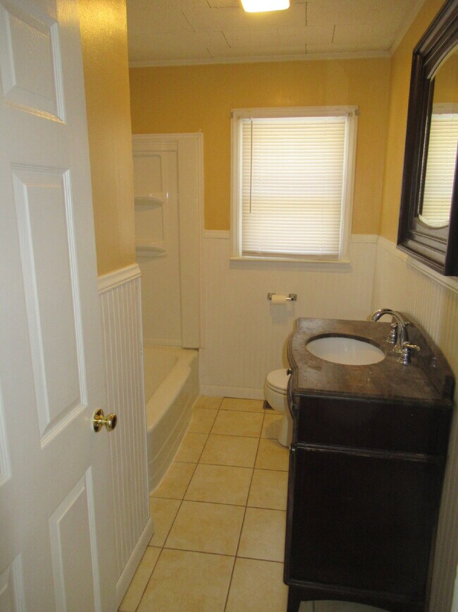 Building Photo - Charming Brick Ranch in a Convenient Lincolnton Location!