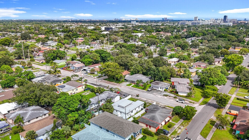 Building Photo - 401 NW 16th Ave