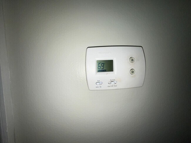 Building Photo - Now Available to View! Immaculate 2 bed, 2 bath, Fireplace, Garage, Granite and More!!