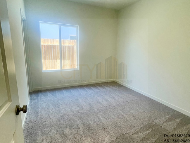 Building Photo - 8607 Avon St