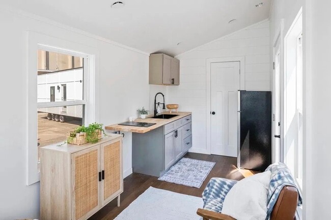 Building Photo - 2015 Union School Rd SW