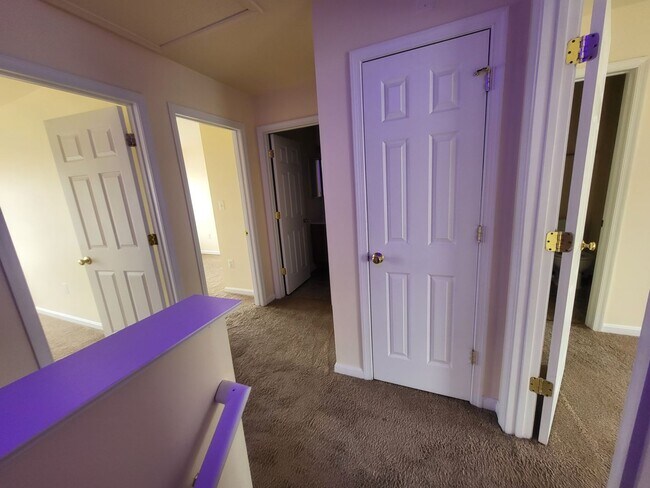 Building Photo - Beautiful modern 3bed/2.5ba townhouse!