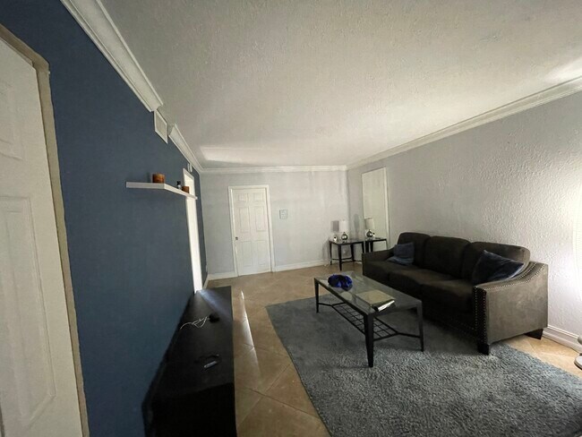 Building Photo - 6075 N Sabal Palm Blvd