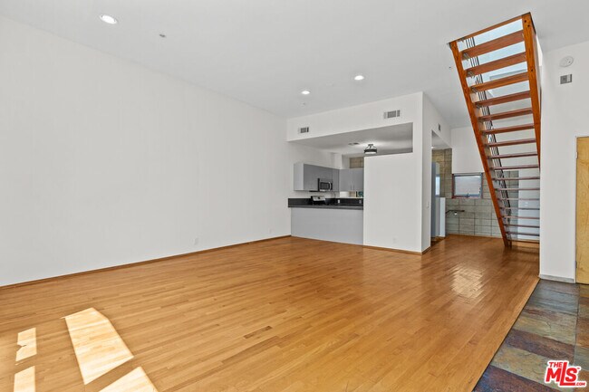 Building Photo - 343 Rennie Ave