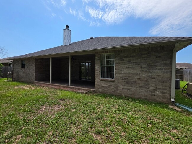 Building Photo - 3 Bedroom Home Near NAS Pensacola
