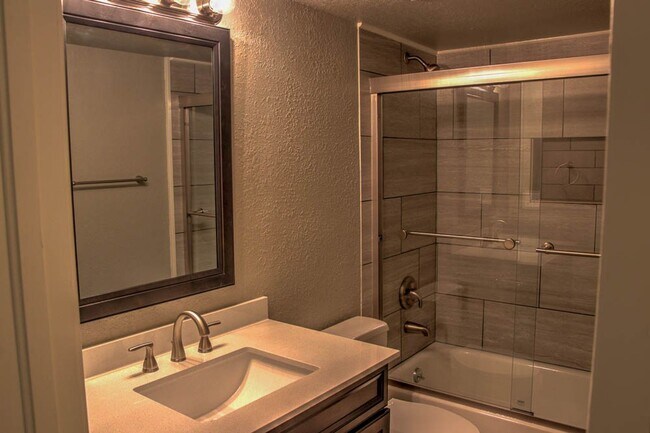 Building Photo - 3 Bedroom 2 Bath in Union Schools.  81st a...