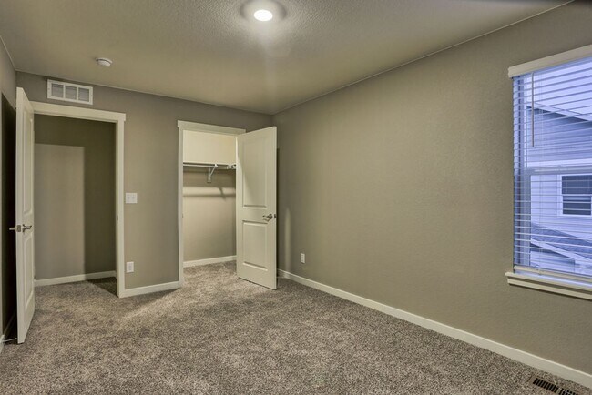 Building Photo - 4 Bedroom home in Windsor