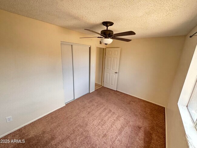 Building Photo - 7320 W Rose Ln