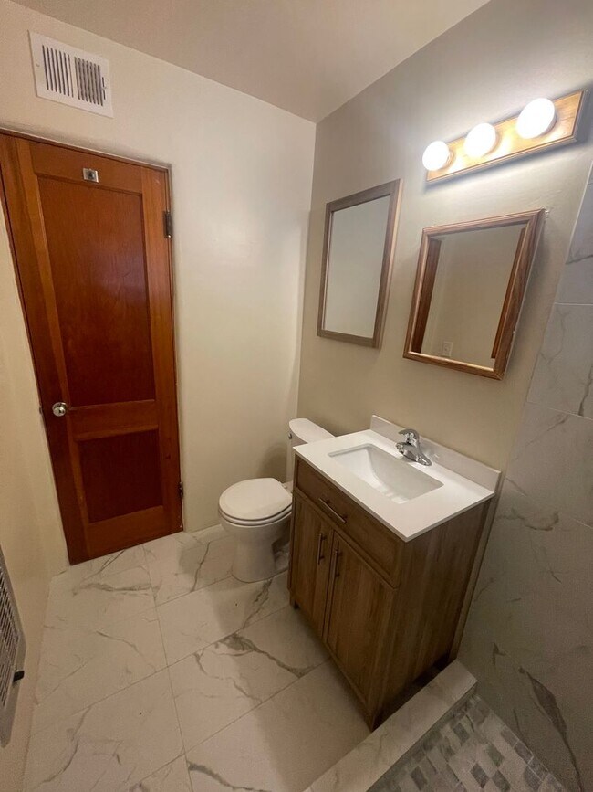 Building Photo - Casa Alegre 2 bedroom, 1 bath on Osage. Ha...