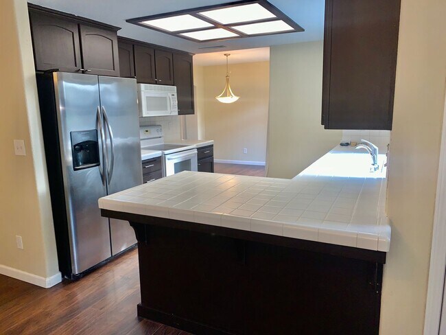 Building Photo - Beautifully Updated 4/2.5 near Woodward Park
