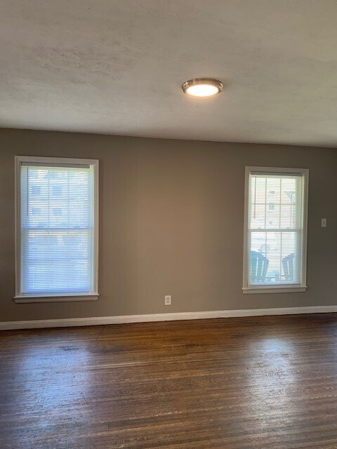 Building Photo - 827 W 44th St