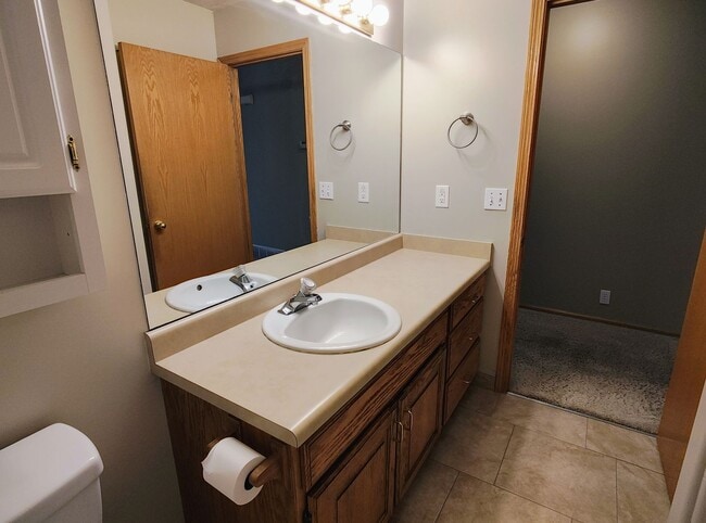 Building Photo - 5 BD 3 BA 2900 sq ft HOME IN DRAPER.