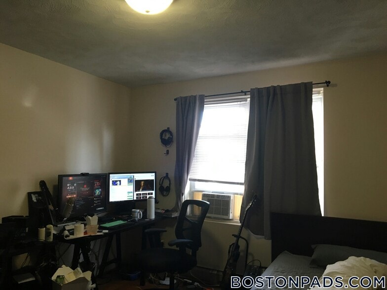 Building Photo - 402 Highland Ave