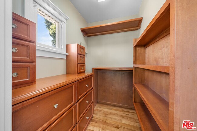 Building Photo - 1728 N Van Ness Ave