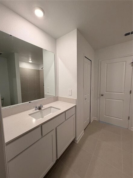 Building Photo - 2470 Hallow Gdn Rd