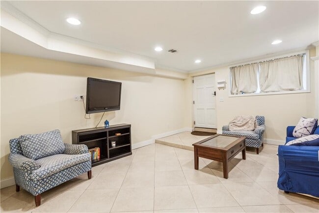Building Photo - 3292 Ferncliff Pl NE