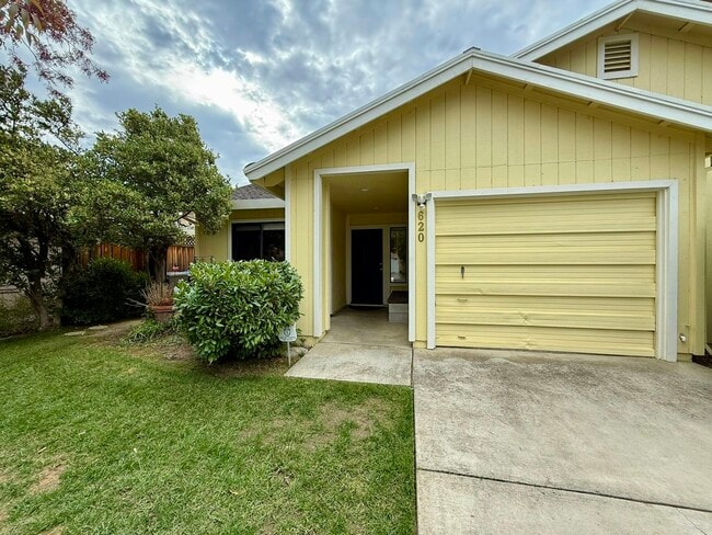 Building Photo - 620 Oriole Ave