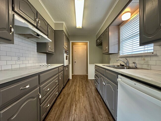 Building Photo - 148 Bowie Ln