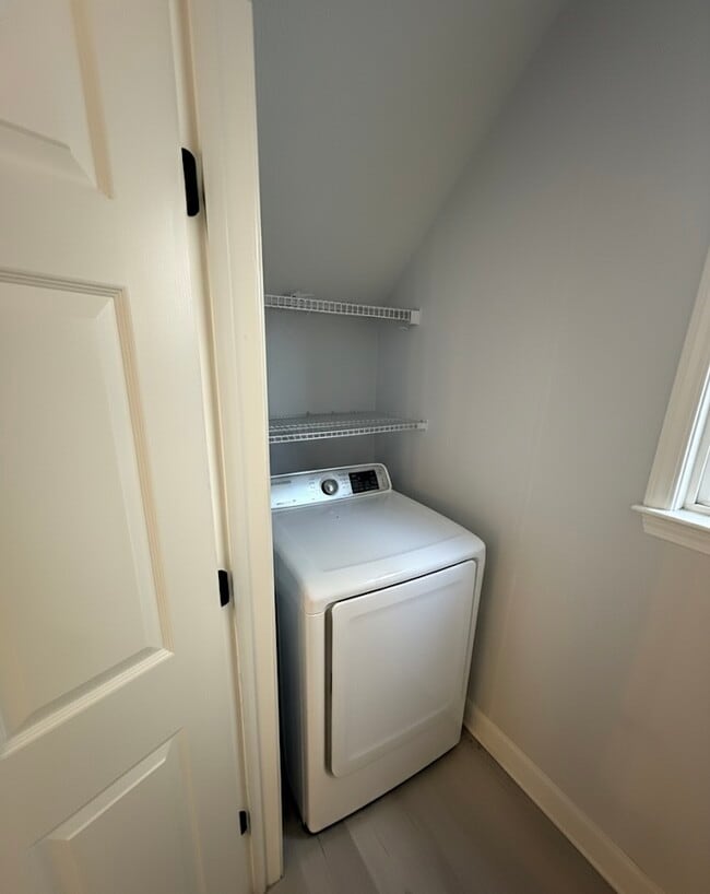 Building Photo - 13 Regency Rd