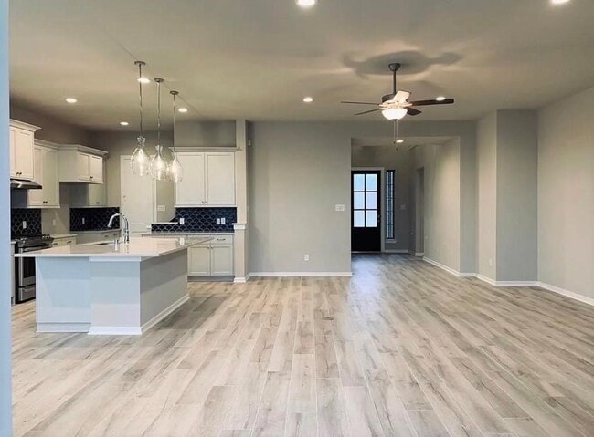 Building Photo - 584 Santa Rosa Hls Dr