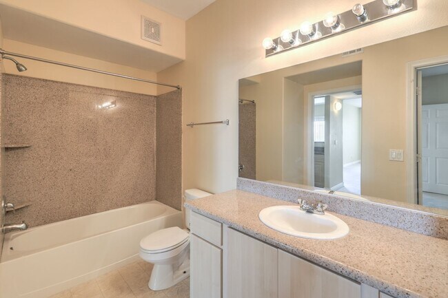 Building Photo - SW- 2 Bedroom Condo!