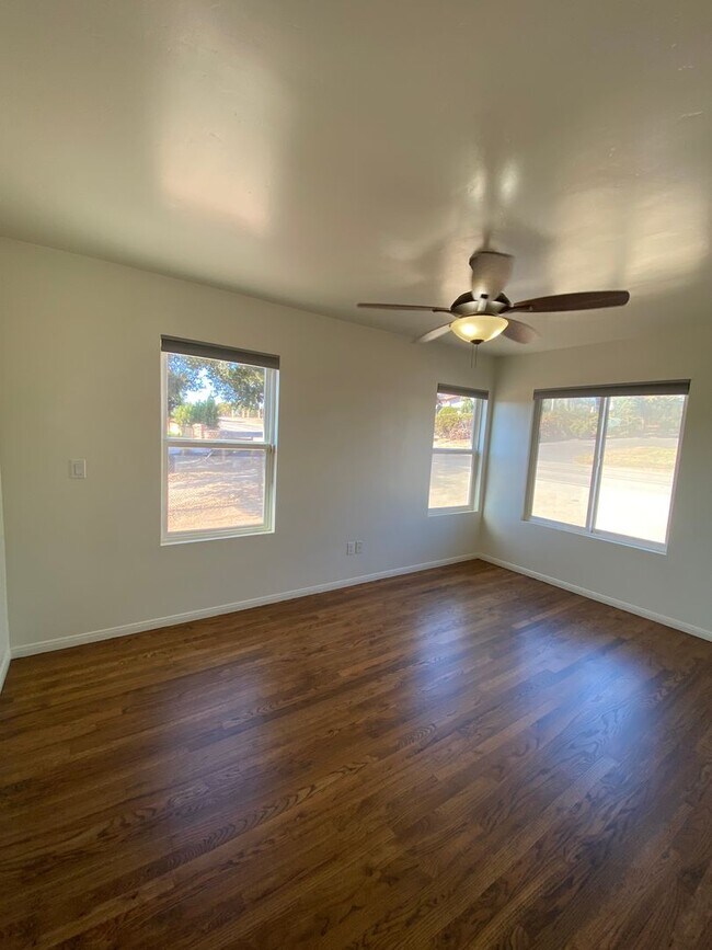 Building Photo - COMPLETELY REMODELED 2 BEDROOM/2 BATHROOM ...