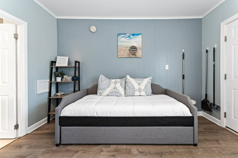 Building Photo - 46 E Grand Ave