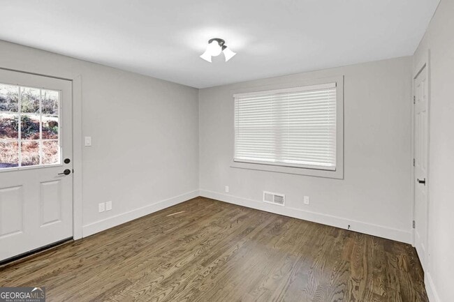 Building Photo - 1887 Shalimar Dr NE