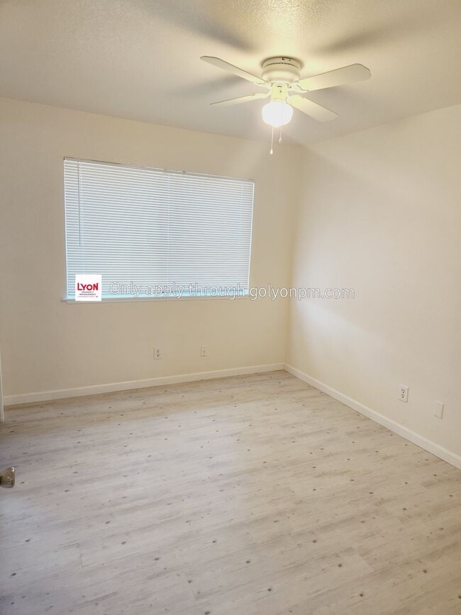 Building Photo - Renovated Halfplex! - Available Now!!