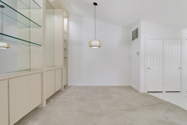 Building Photo - 11301 Myrtle Oak Ct